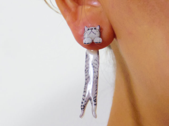 LEO THE CAT. ぷら〜んにゃんこ/ピアス(チタン)orイヤリング/両耳用